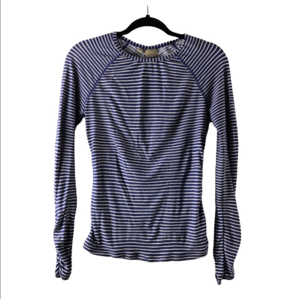 Athleta long sleeve yoga top on back and sleeve Small purple and white